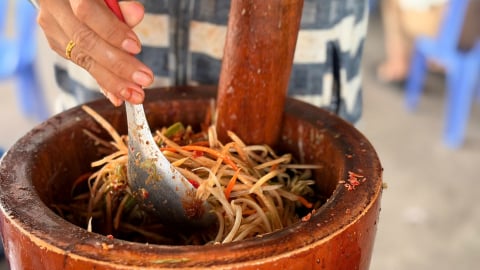 Đi qua vùng Bảy Núi đừng bỏ lỡ món đu đủ đâm độc đáo của người Khmer