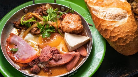 Ngất ngây với hương vị của 5 quán bánh mì chảo Sài Gòn
