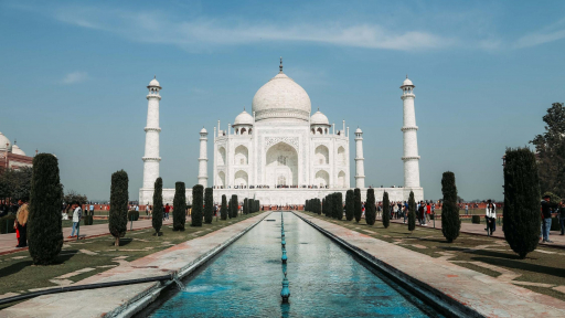 Đền Taj Mahal mở cửa đón khách trở lại