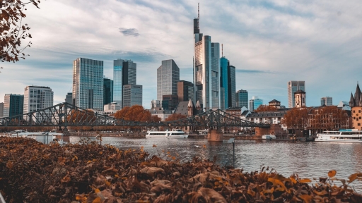 Hai phút ở Frankfurt