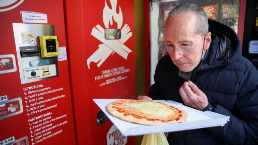 Người Ý nói gì về máy bán pizza tự động?