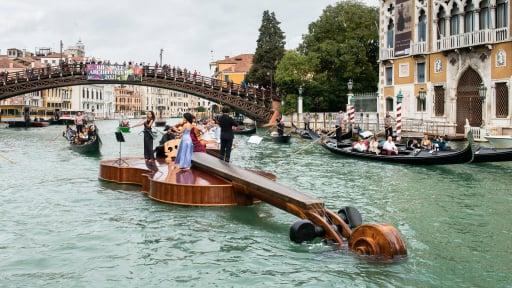 Sân khấu vĩ cầm đặc biệt trên dòng kênh Venice