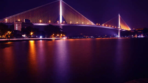 Lãng mạn đêm Hạ Long  