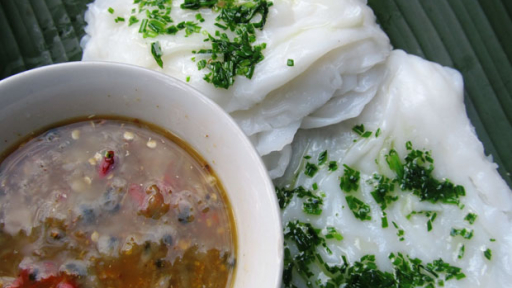 Bánh ướt chấm mắm sò