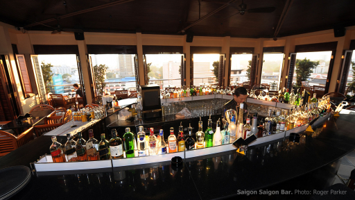 Uống mừng Quý cô tại Saigon Saigon Bar