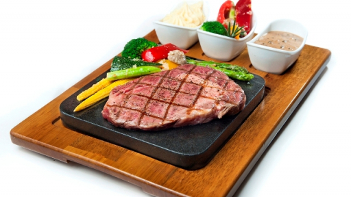 Tận hưởng bò Wagyu thượng hạng tại Amigo