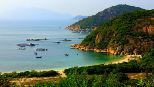 Du lịch biển đảo hút khách