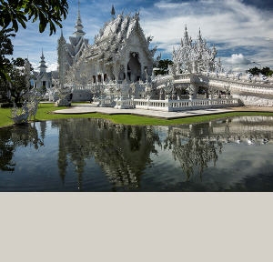 Wat Rong Khun - ngôi đền đẹp và kỳ lạ của Thái Lan 