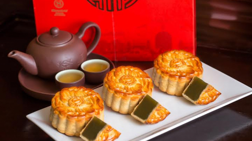 Vui đón Trăng rằm yêu thương với bánh trung thu “Hand made “ của Sheraton Saigon