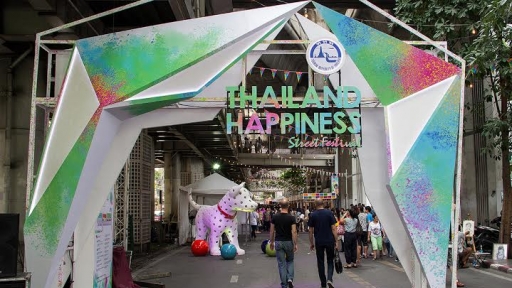 Sắc màu lễ hội đường phố hạnh phúc nước Thái
