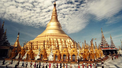 Đi kiệu Sedan chinh phục chùa núi vàng Kyaiktiyo