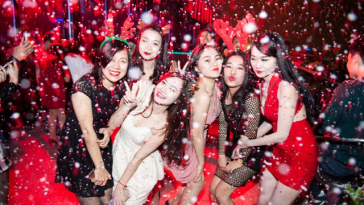 Đêm Giáng sinh Hà Nội có tuyết rơi