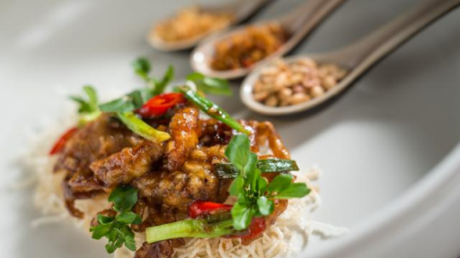 Khám phá ẩm thực Việt ba miền tại Cầu Gỗ Restaurant