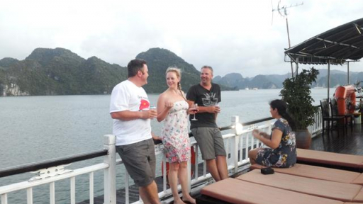 Ngủ đêm trên vịnh Hạ Long, Tại sao không?