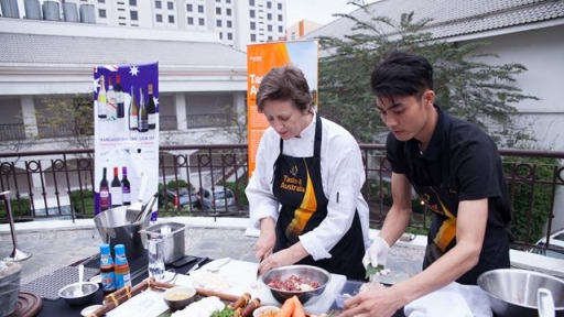 Cuộc thi nấu ăn ‘Bún chả Kangaroo’ tại InterContinental Hanoi Westlake