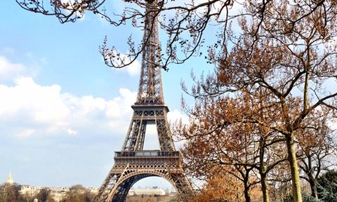 Mùa hè sôi động ở Paris