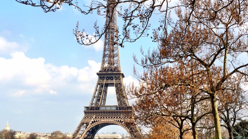 Mùa hè sôi động ở Paris