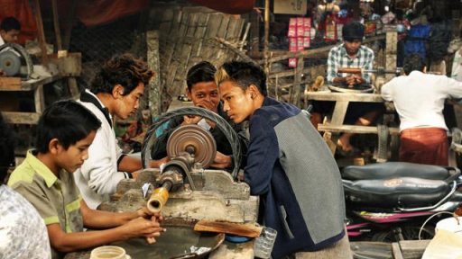 Một vòng khám phá chợ ngọc Madalay