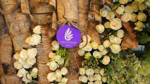 Tràn ngập sắc màu thiên nhiên trong không gian hoa cưới nghệ thuật Love Flowers