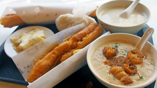Sữa đậu nành và con quỷ bị rán trong dầu
