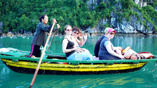 Việt Nam là điểm du lịch lý tưởng vào mùa hè