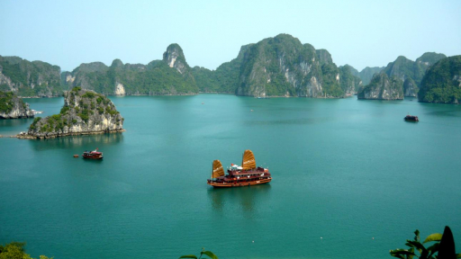 Nhiều du khách bỏ về vì phí tham quan vịnh Hạ Long tăng cao