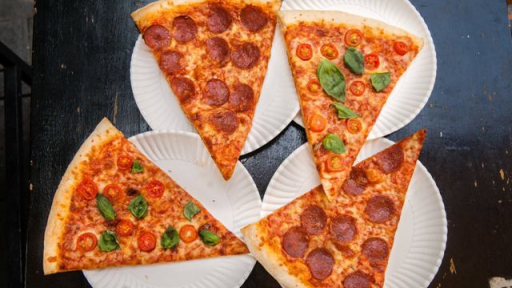 Thưởng thức pizza theo miếng kiểu New York tại Espy Pizza