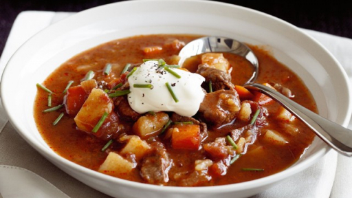 Súp Goulash cho bữa tối đậm chất Đông Âu