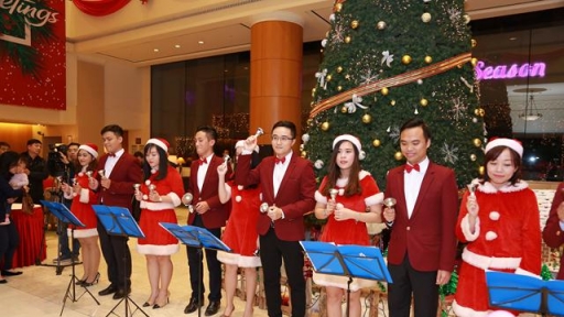 Lễ thắp sáng cây thông Noel tại khách sạn Nikko Hà Nội