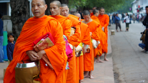Luang Prabang, một sớm mai trên đất Phật
