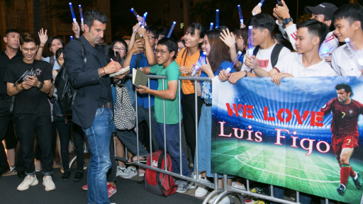 Luis Figo trải nghiệm du lịch ở TP.HCM