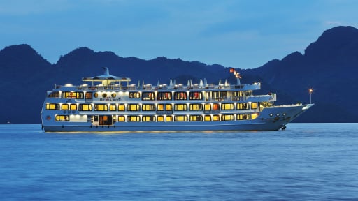 Giáng sinh du dương trên vịnh Hạ Long