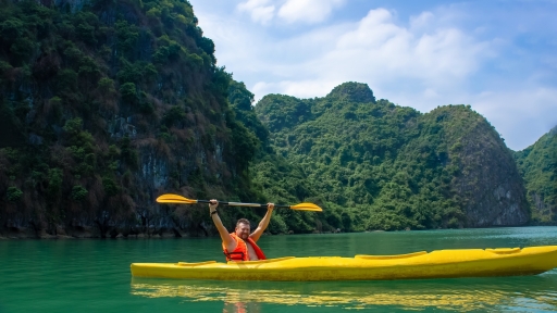 Chèo thuyền kayak khám phá Tràng An