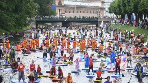 Lướt sóng giữa lòng Saint Petersburg