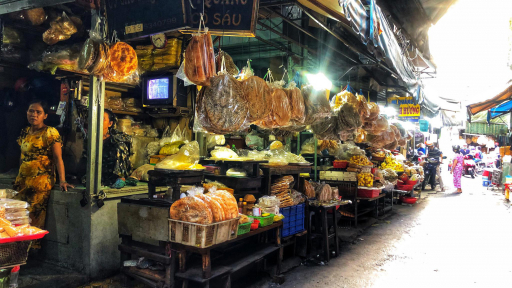 Những đặc sản miền Trung ở chợ Bà Hoa SG