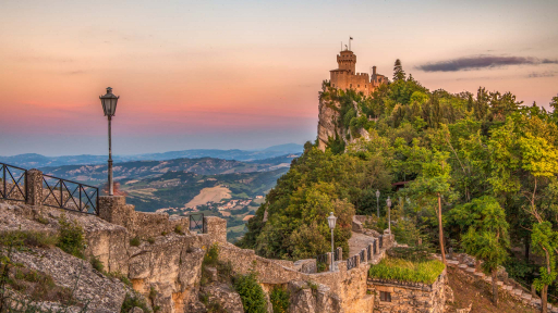 San Marino tiêm vaccine cho du khách