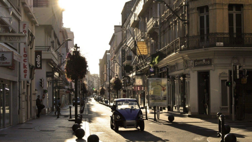 Du lịch đến Cannes như minh tinh màn bạc