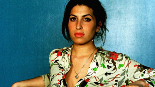Hơn 800 kỷ vật của Amy Winehouse sẽ được trưng bày