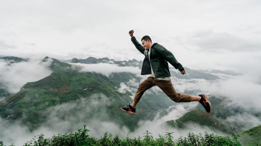 Các travel blogger Việt cùng thực hiện MV sau dịch