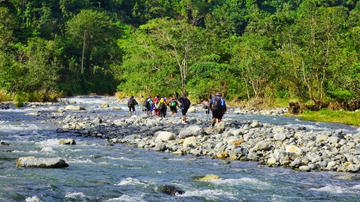 Đầu năm lội suối lên Tà Giang