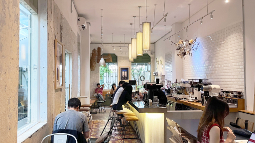 Thưởng thức cà phê đặc sản tại The Hummingbird Cafe