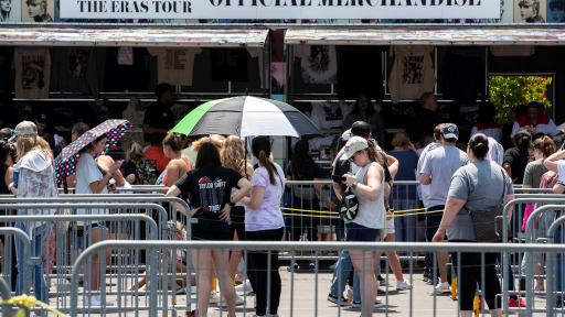 Singapore tăng chuyến tàu đón fan Taylor Swift ùn ùn ra về sau concert