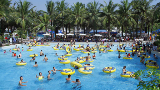 Nhiệt độ tăng cao, công viên nước Hồ Tây chật kín người ngày nghỉ lễ
