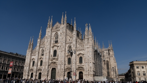 Đắm chìm trong vẻ đẹp tráng lệ của Nhà thờ Duomo Di Milano