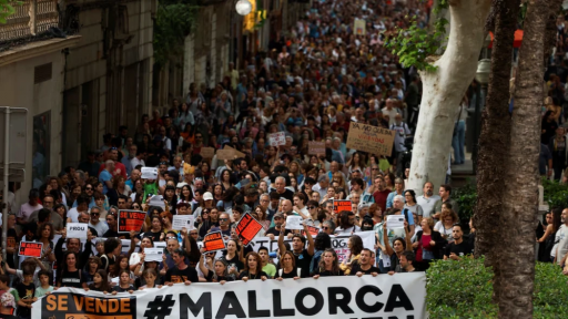 Hàng ngàn người biểu tình phản đối tình trạng du lịch ồ ạt tại Quần đảo Balearic