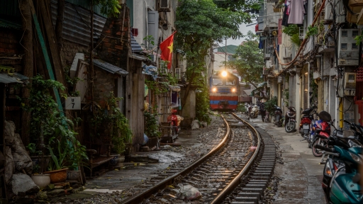 Những ngày đầu bán vé tàu Tết: Người dân xếp hàng từ sớm, 6.000 vé hết sạch trong 2 tiếng