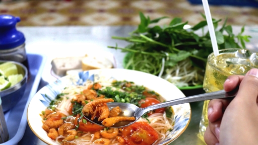 Món bún riêu nhưng 'không riêu”, lạ miệng và siêu hút khách