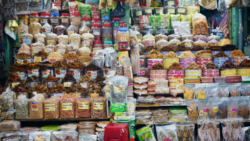 Khám phá văn hóa ẩm thực rực rỡ tại chợ Cồn