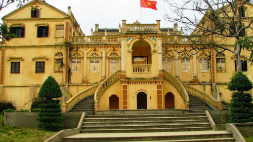 Diện mạo dinh thự vua Mèo trên đỉnh cao nguyên trắng sau trùng tu