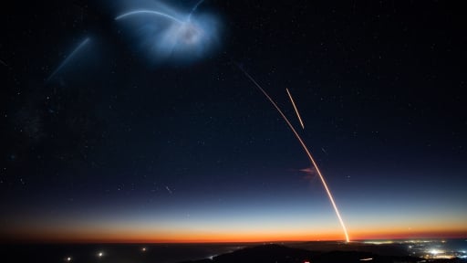 Công ty của Elon Musk làm nên lịch sử với chuyến du hành vũ trụ đầu tiên qua hai vòng cực